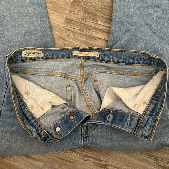 Levi’s Wedgie Straight Jeans - Picture 4 of 4